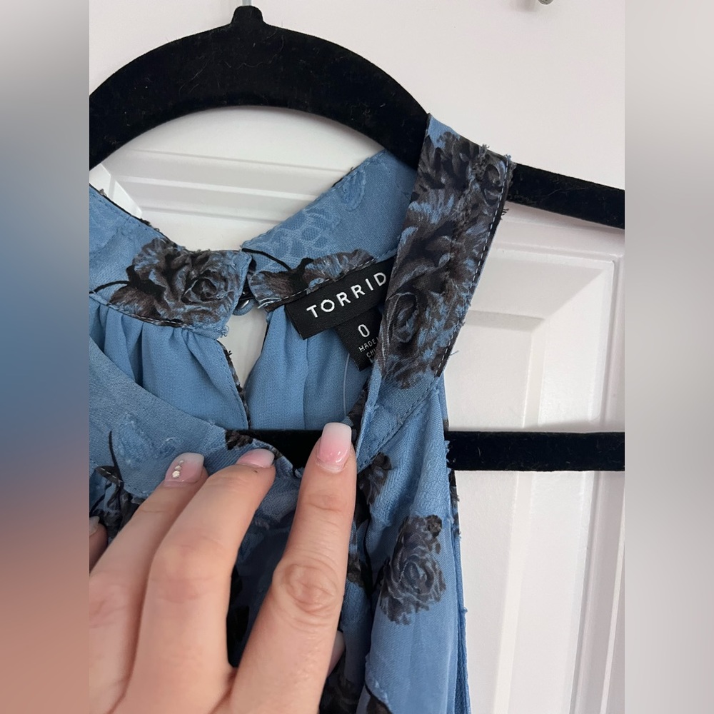 Torrid Clip Chiffon Mock Neck Halter - Picture 4 of 10
